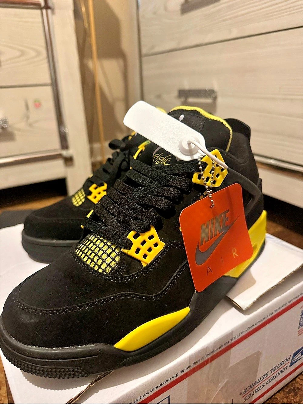 Nike Air Jordan 4 Retro 'Thunder' Black & Yellow NWT Sneakers